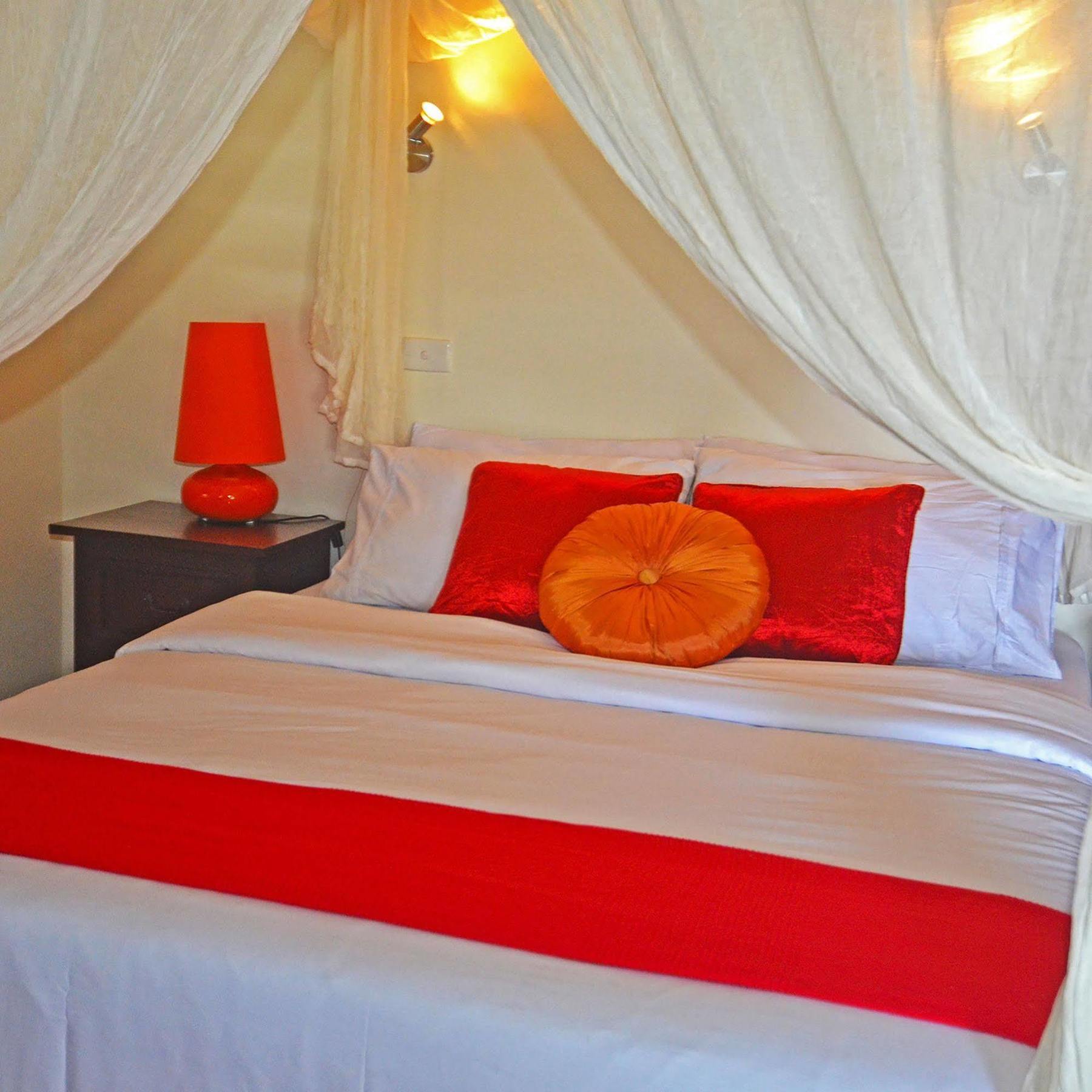 Coco Beach Resort Port Vila Buitenkant foto
