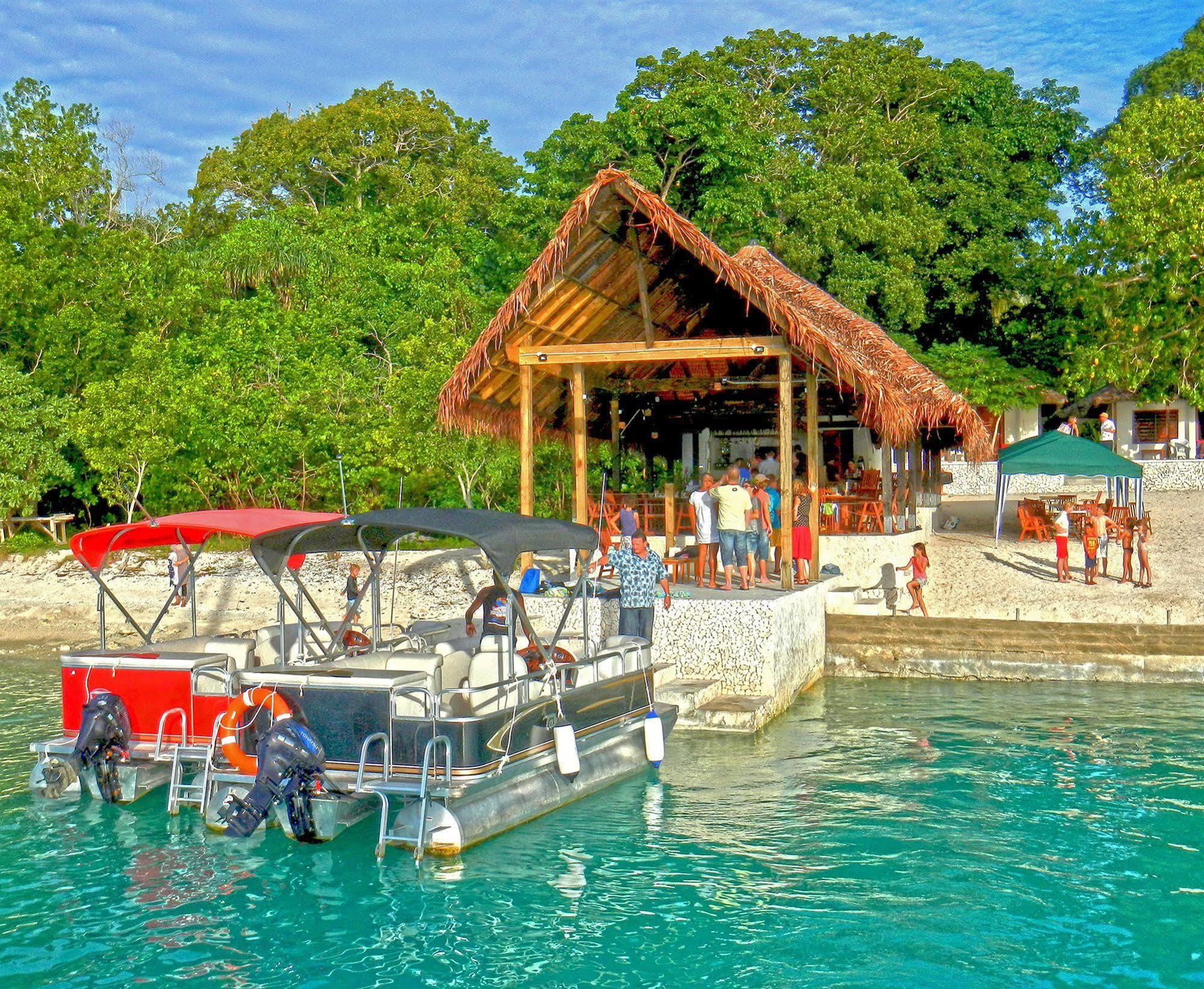 Coco Beach Resort Port Vila Buitenkant foto