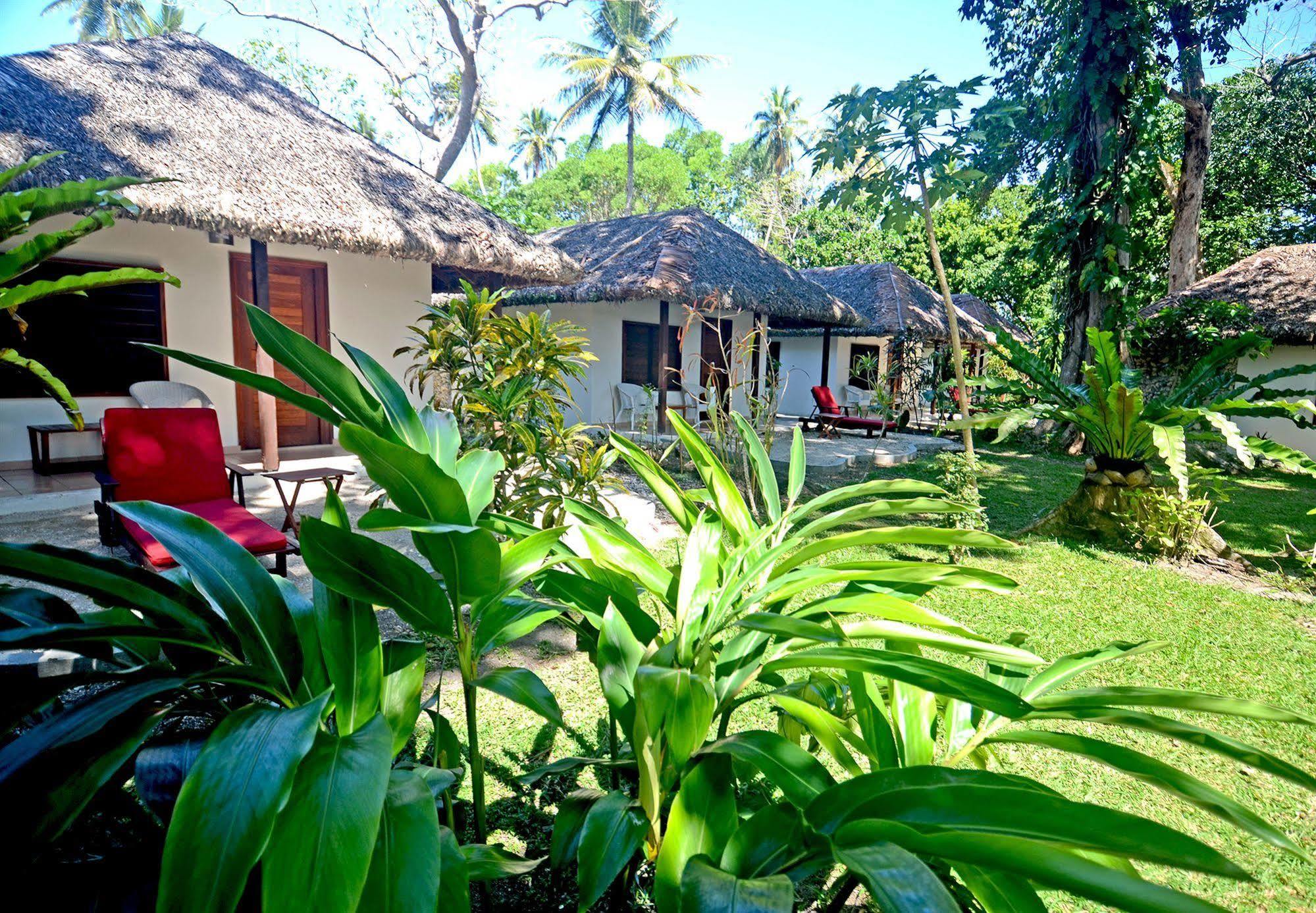 Coco Beach Resort Port Vila Buitenkant foto