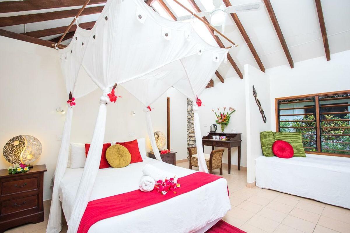 Coco Beach Resort Port Vila Buitenkant foto